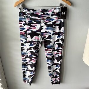 NWT Under Armour Girls Camo Crop Leggings - Black, White,‎ Pink